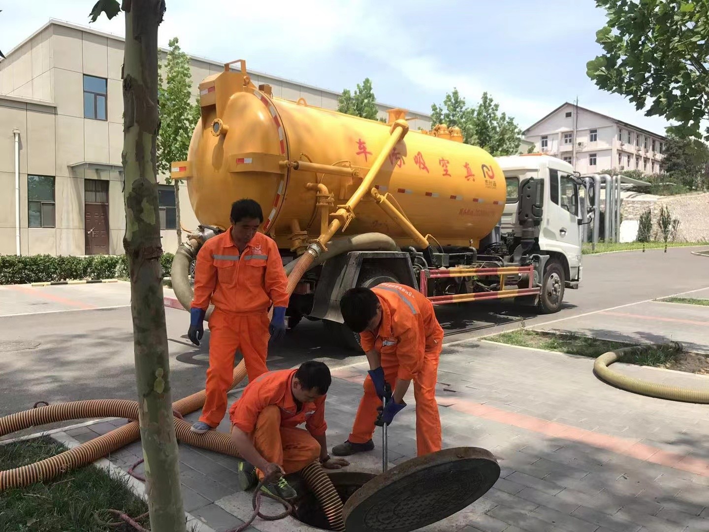 天柱化粪池清理与5-8吨吸粪车施工效率分析